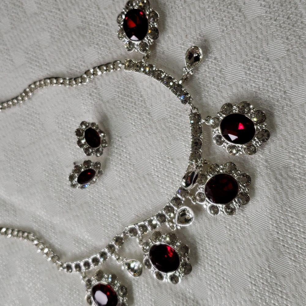 Garnet and rhinestone‎ necklace and earrings